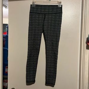 AERIE BLACK & WHITE PRINT LEGGINGS